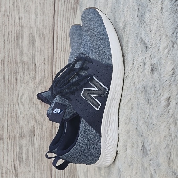 New Balance Sneakers, Womens 9.5, Great Condition - Picture 5 of 9